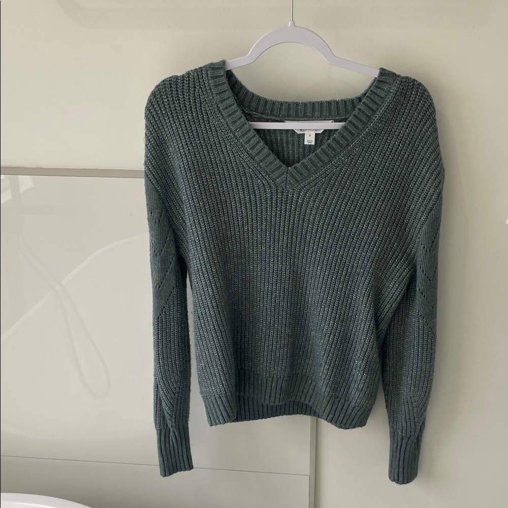 Market & Spruce Ribbed V-Neck Sweater in Olive Green